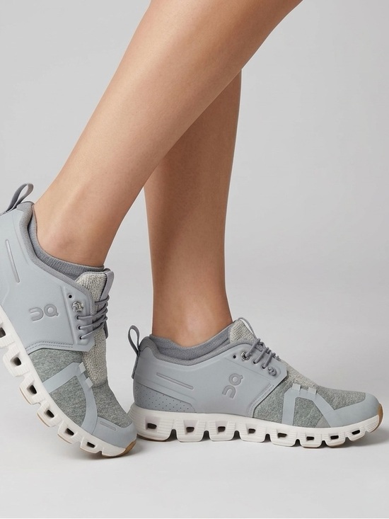On Running Shoes - On Cloud Women’s Cloud 5 Sneakers in Terry/Glacier White